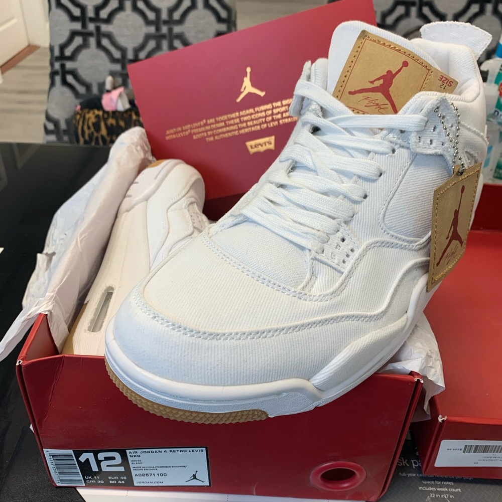 Air Jordan Nikes - Picture 4 of 16